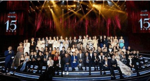 芭莎明星慈善夜站位,星光熠熠，爱心汇聚