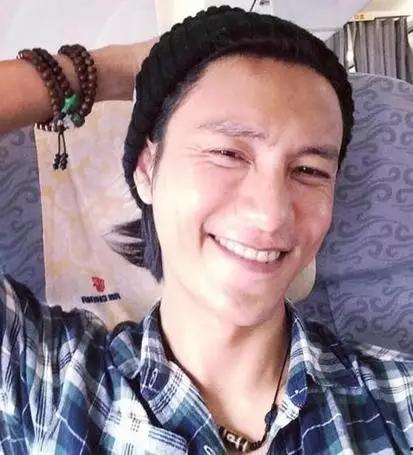 明星佩戴佛珠图片,时尚与信仰的完美融合