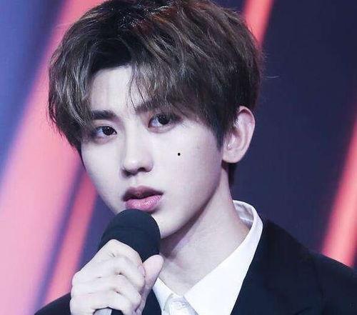 吃瓜娱乐八卦蔡徐坤图片